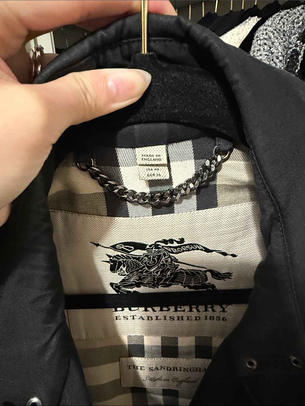 Burberry Black Double-Breasted Trench with Classic Check Lining - Picture 4 of 7